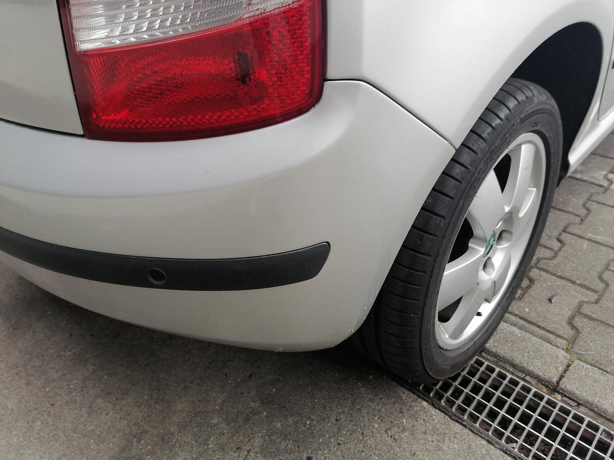 Skoda Fabia 6Y original Sto&szlig;stange Stossf&auml;nger hinten Diamantsilber 9102 Flie&szlig;heck Bj.2006